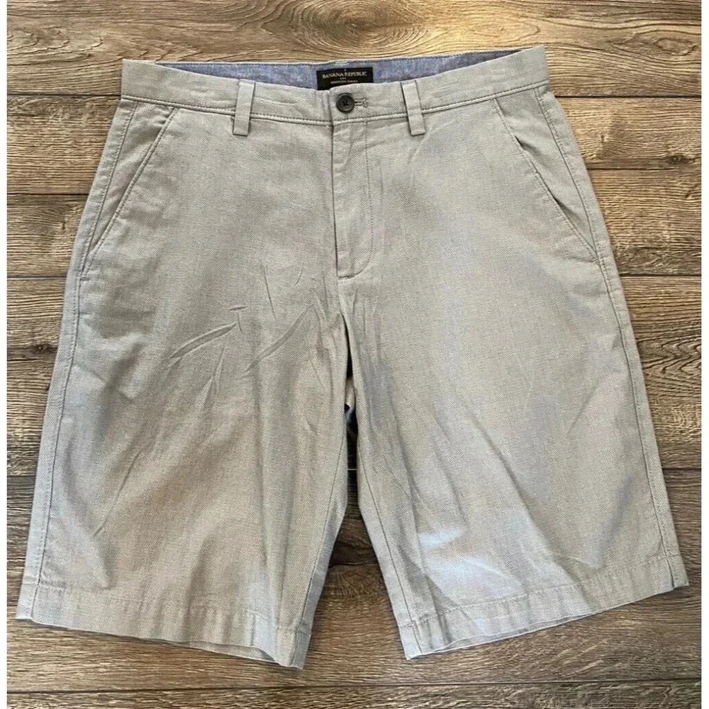 NWT Banana Republic Emerson Shorts Gray Size 30 New